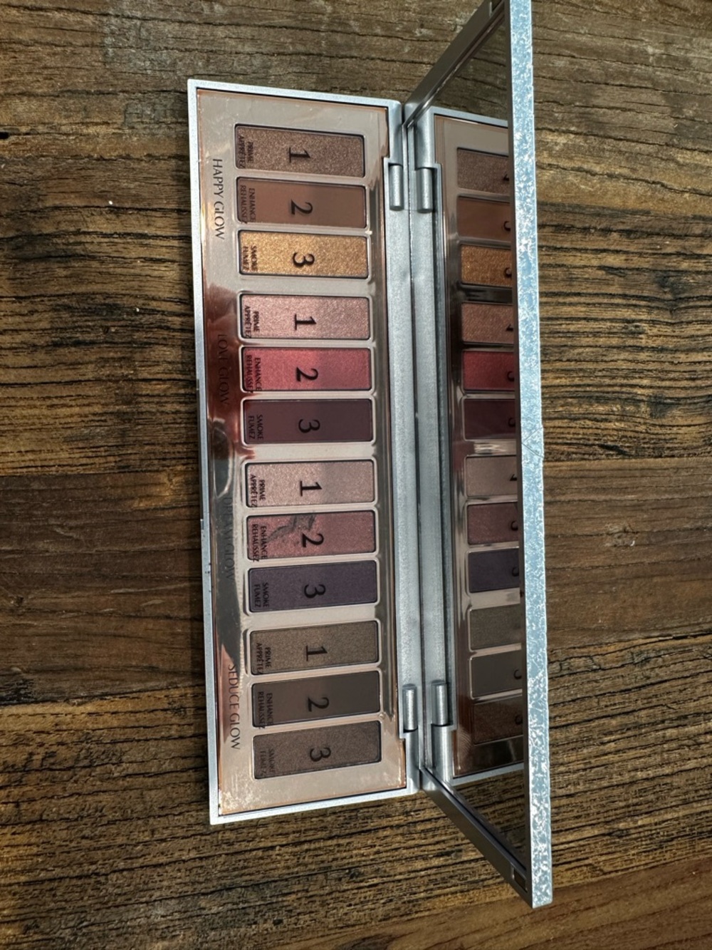Charlotte Tilbury Glow Eyeshadow Palette — Rose, Gold, Bronze & Plum Mix - Picture 6 of 7